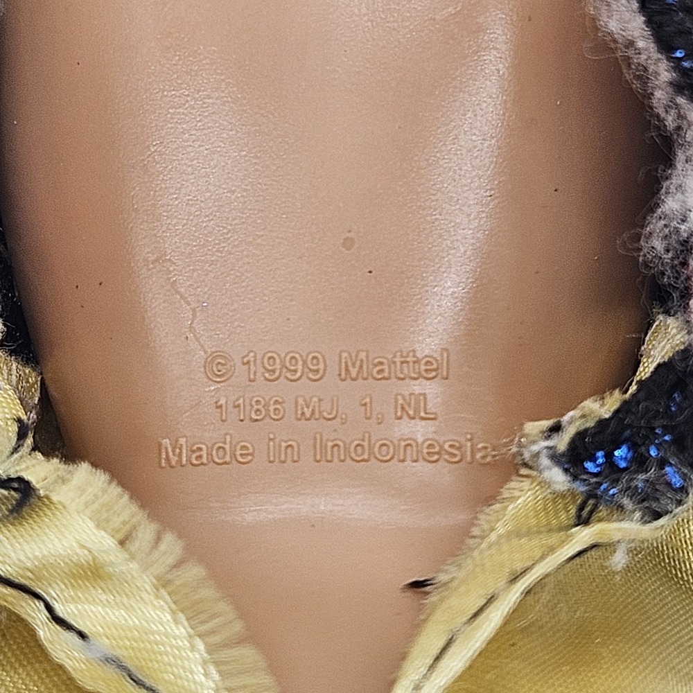 Mattel Barbie Doll 2010 Brown Hair Blue Sparkle Bodice Yellow Satin Skirt - Picture 6 of 8